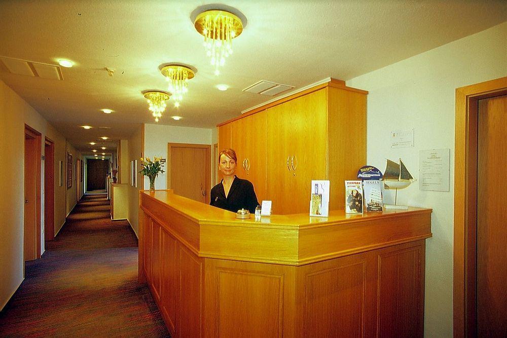 Hotel Am Schwedenkai Киль Экстерьер фото