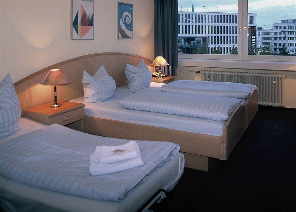 Hotel Am Schwedenkai Киль Экстерьер фото
